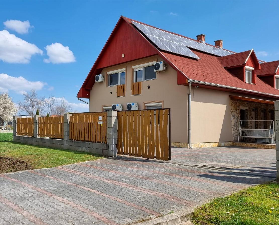 Relax Apartman Siofok-Sosto Exterior photo